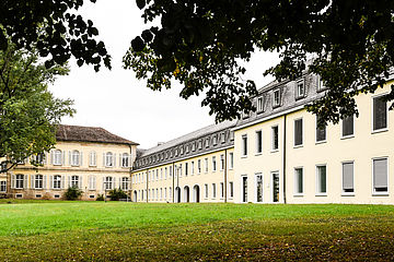 An der Universität Schloss Hohenheim glänzen die Fassaden nun wie neu.